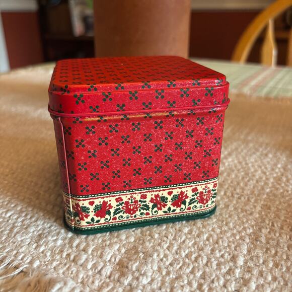 Vintage Christmas Tin Square Red Potpourri Press Collectible Disposable Coaster - Picture 3 of 10